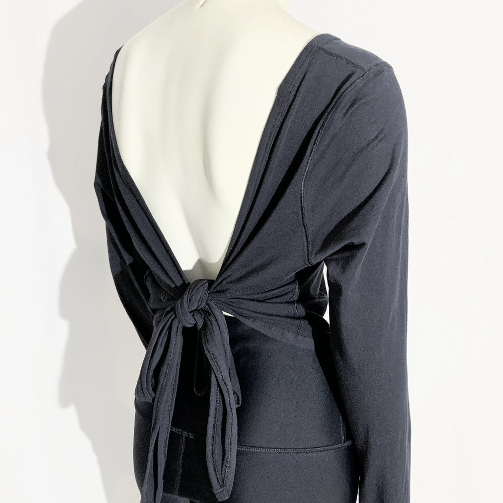 lululemon athletica BLACK LONG SLEEVE WRAP TEE in PIMA COTTON / size US 8
